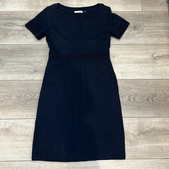 Badgley Mischka Dresses & Skirts - SWEATER dress with pockets looks beautiful on